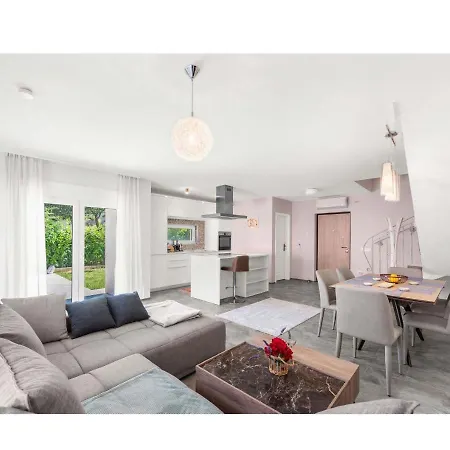 Ventitre, Privatpool,meersicht, Nahe Porec- Neu 别墅 Mugeba